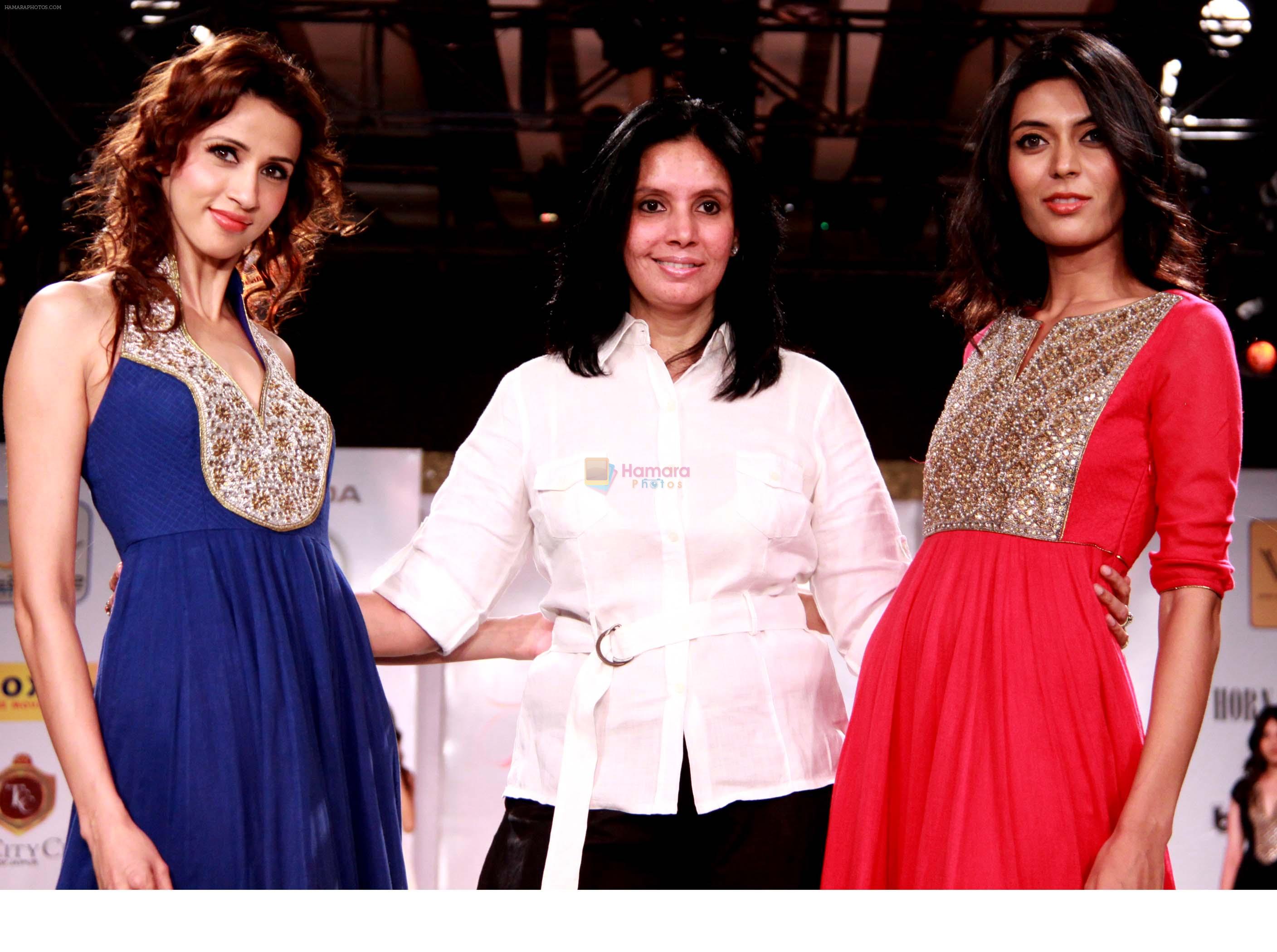 lina tipnis with models at day one of Rajasthan Fashion week at Marriott in Jaipur on 24th May 2012