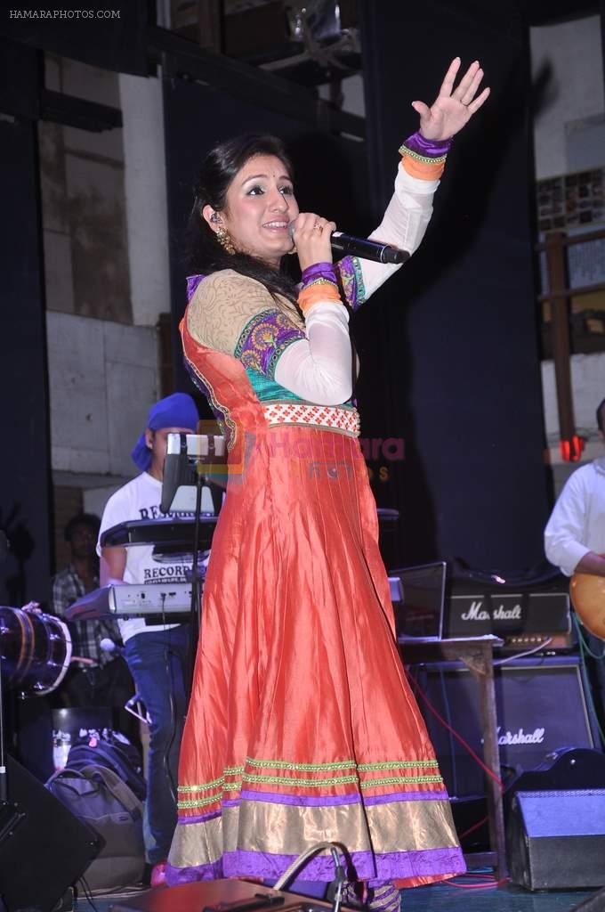 Akriti Kakkar at Shankar Ehsan Loy CPAA concert in Rangsharda on 27th May 2012