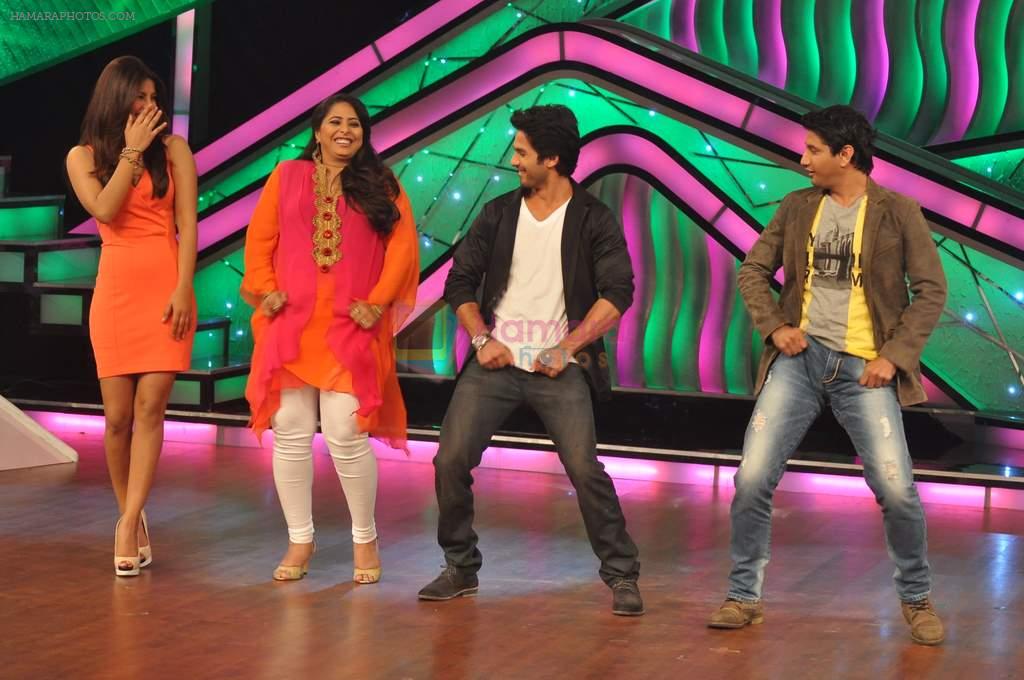 Geeta Kapoor, Shahid Kapoor, Priyanka Chopra on the sets of Lil Masters on 28th May 2012
