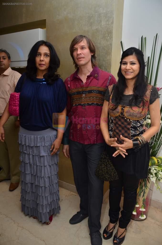 Luke Kenny at the diamond boutique GREECE launch by Zoya in Mumbai Store on 30th May 2012