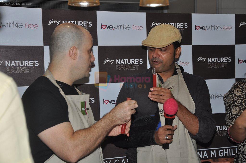 Ashwin Mushran, Ash Chandler wih Love Wrinkle Free cast at Nature Basket cooking session in Juhu, Mumbai on 1st June 2012