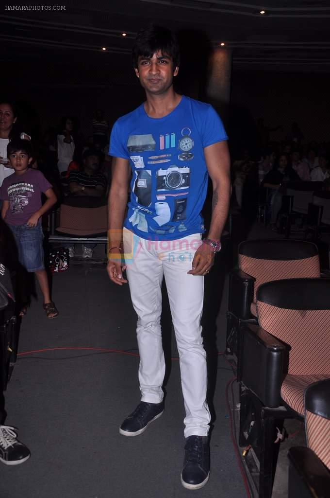 Manish Goel at Shiamak Dawar's Summer Funk show in Sion on 2nd May 2012