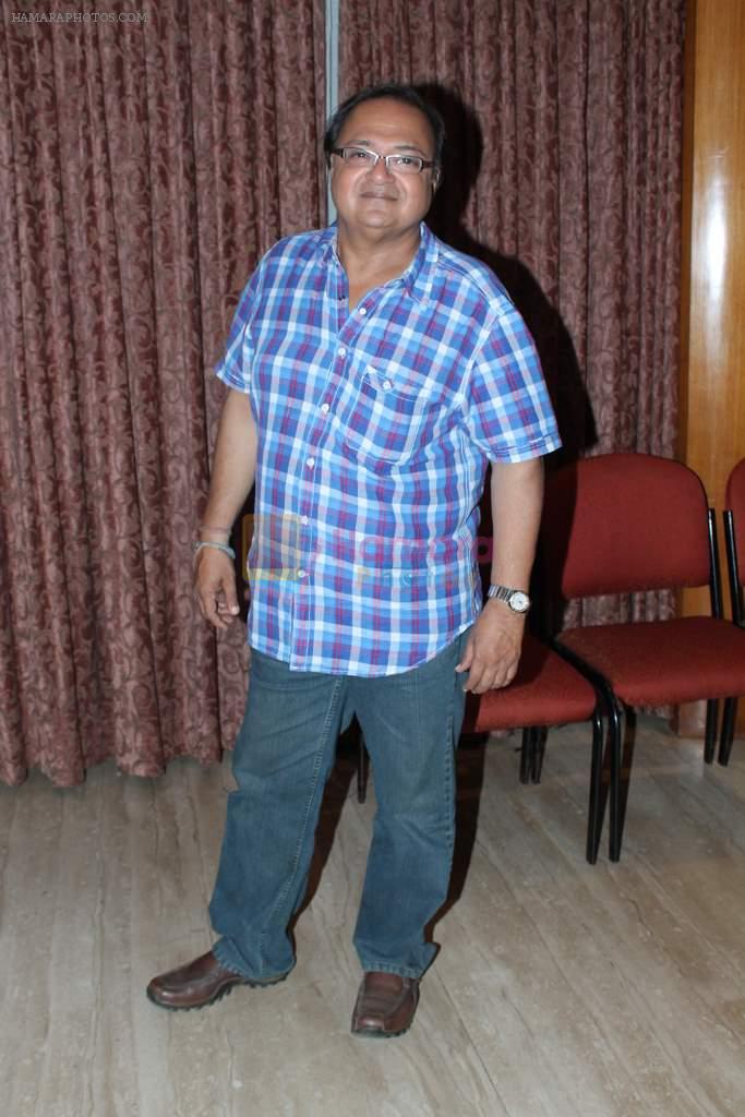 Rakesh Bedi at Anjan Shrivastava birthday in Raheja Classic, Mumbai on 2nd May 2012