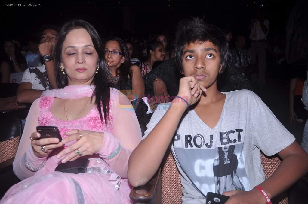Smita Thackeray at Shiamak Dawar's Summer Funk show in Sion on 2nd May 2012