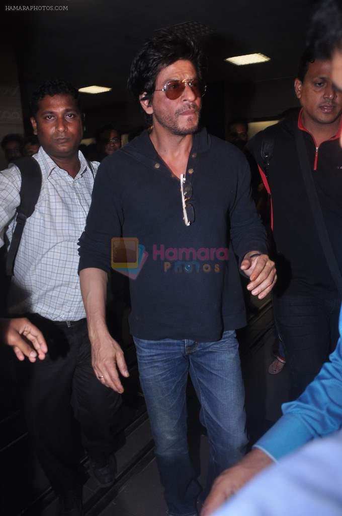 Shahrukh Khan snapped with his 4-stapled passports as he leaves the country on 3rd June 2012