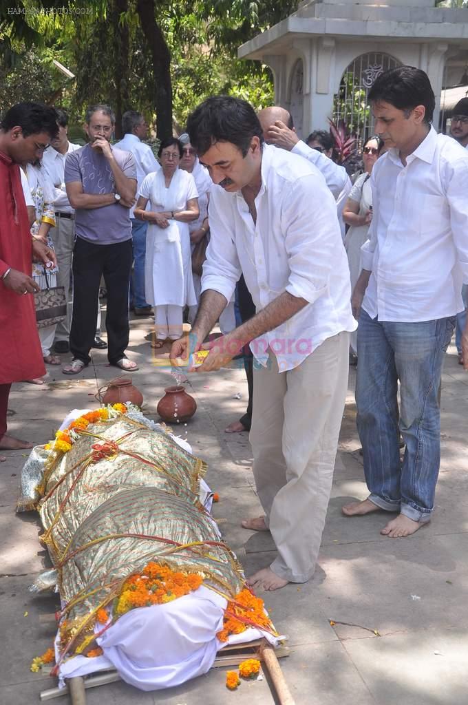 Rajkumar Hirani at Rajkumar Hirani's father's funeral in Santacruz on 4th June 2012