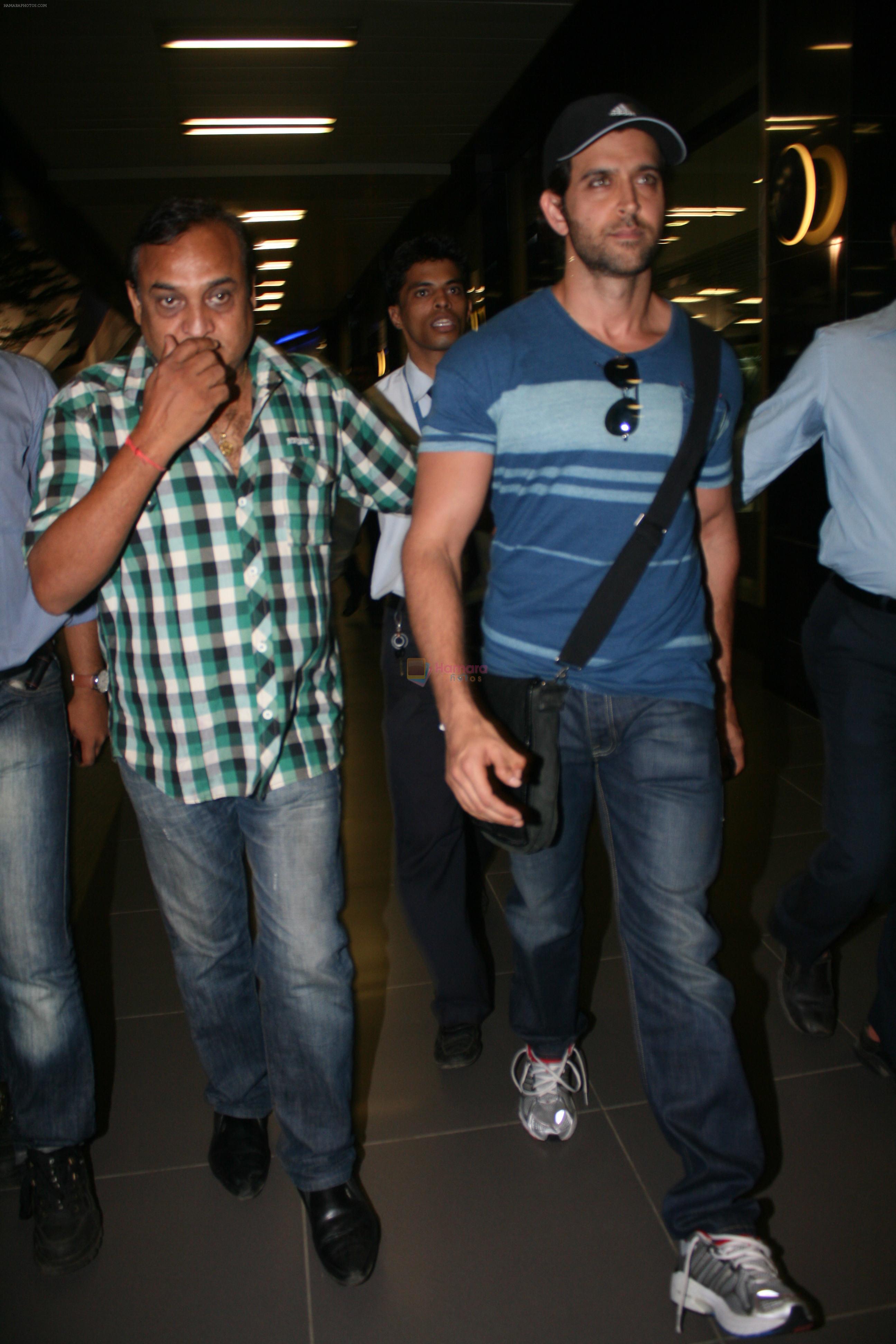 Hritik Roshan snapped at airport on 4th June 2012