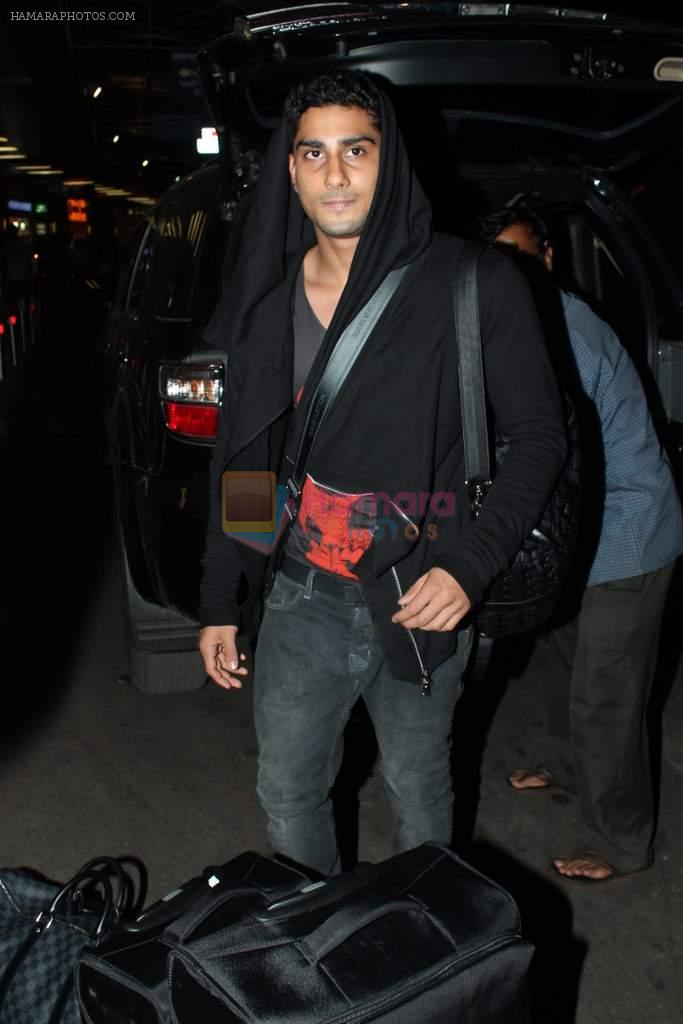 prateik Babbar leave for IIFA to Singapore in International airport on 6th June 2012