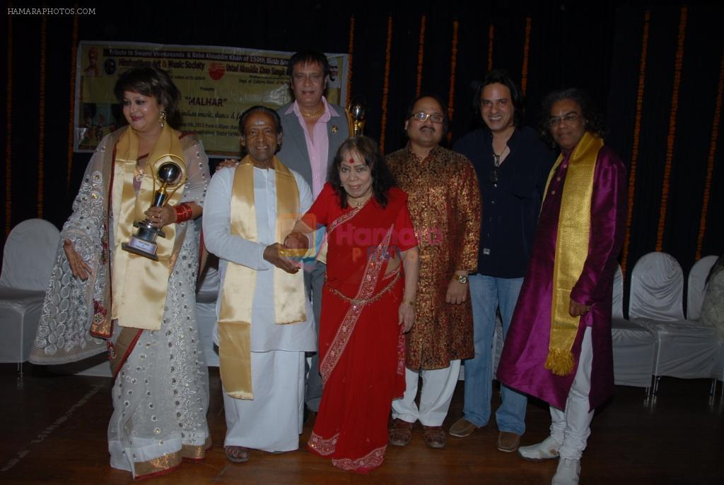Poonam Dasgupta honored by Padma Bhushan Guru Sitara Devi