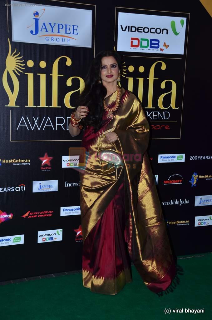 Rekha at IIFA Awards 2012 Red Carpet in Singapore on 9th June 2012