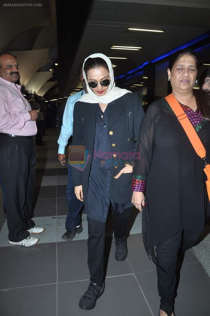 Rekha return from Singapore after attending IIFA Awards in Mumbai on 12th June 2012