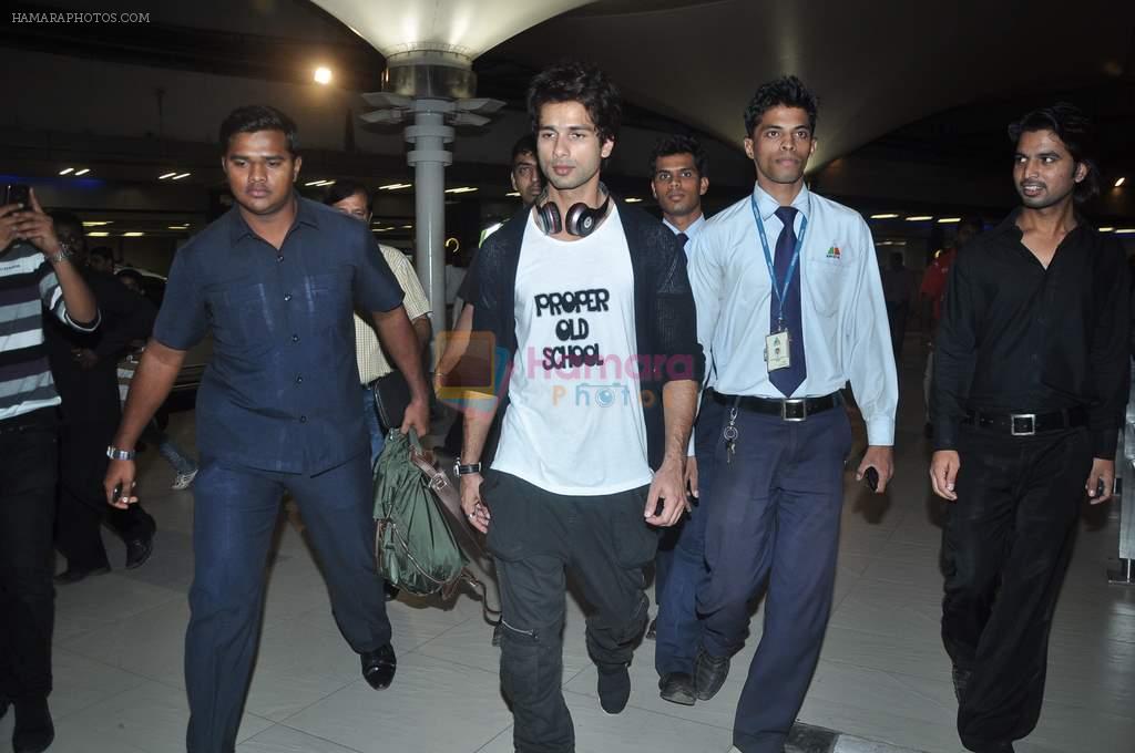 Shahid Kapoor return from Singapore after attending IIFA Awards in Mumbai on 12th June 2012