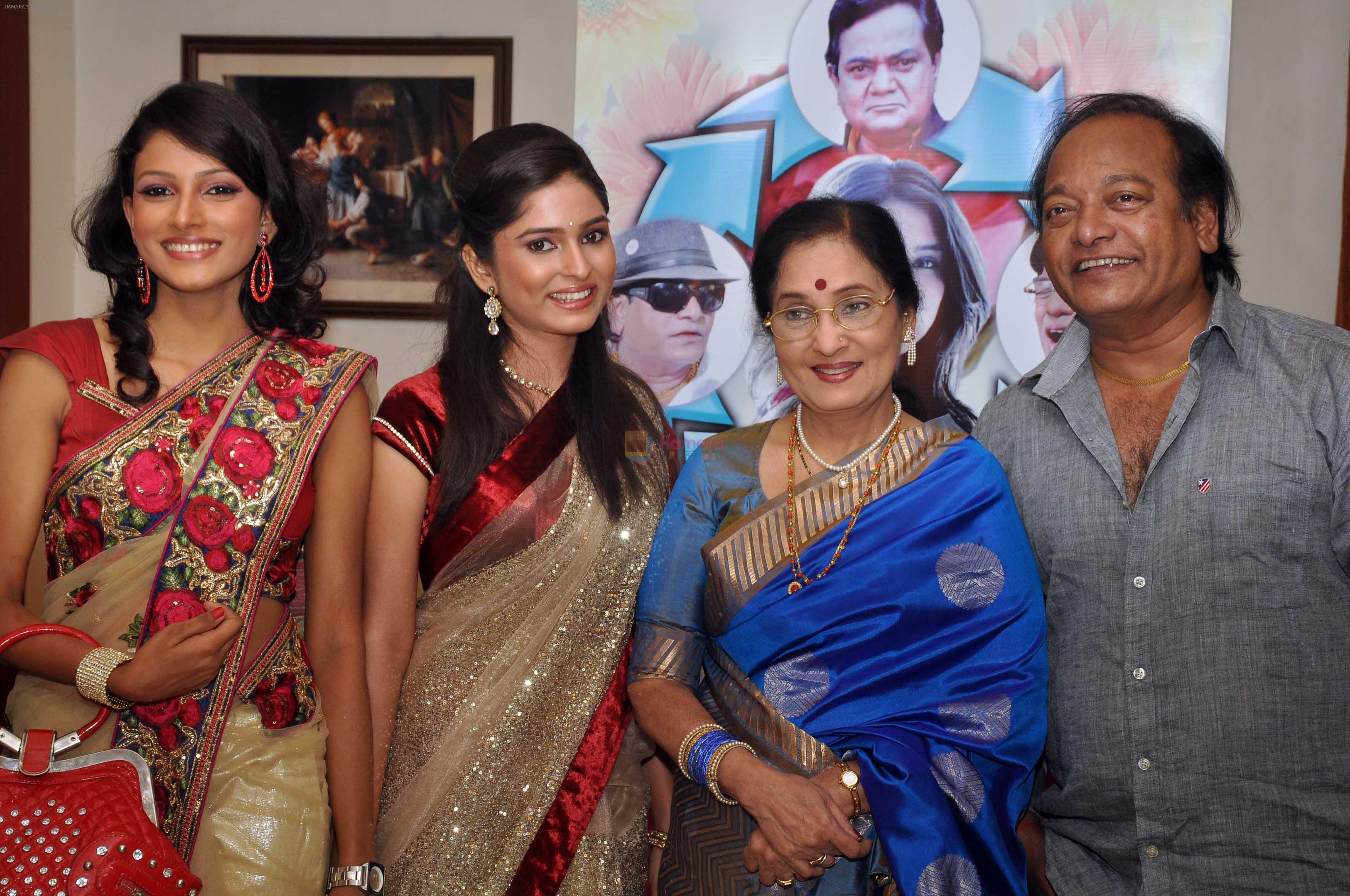 Nayana Muke, Amrita Pure, Asha Kale & Vijay Kadam at Ek Phool Char Kante Marathi Film Muhurat in Hotel Kohinoor Park, Mumbai on 13th June 2012