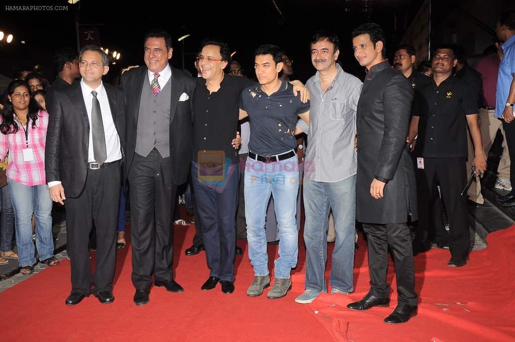 Aamir Khan, Boman Irani, Vidhu Vinod Chopra, Rajesh Mapuskar, Sharman Joshi, Rajkumar Hirani at Ferrari Ki Sawari premiere in Mumbai on 14th June 2012