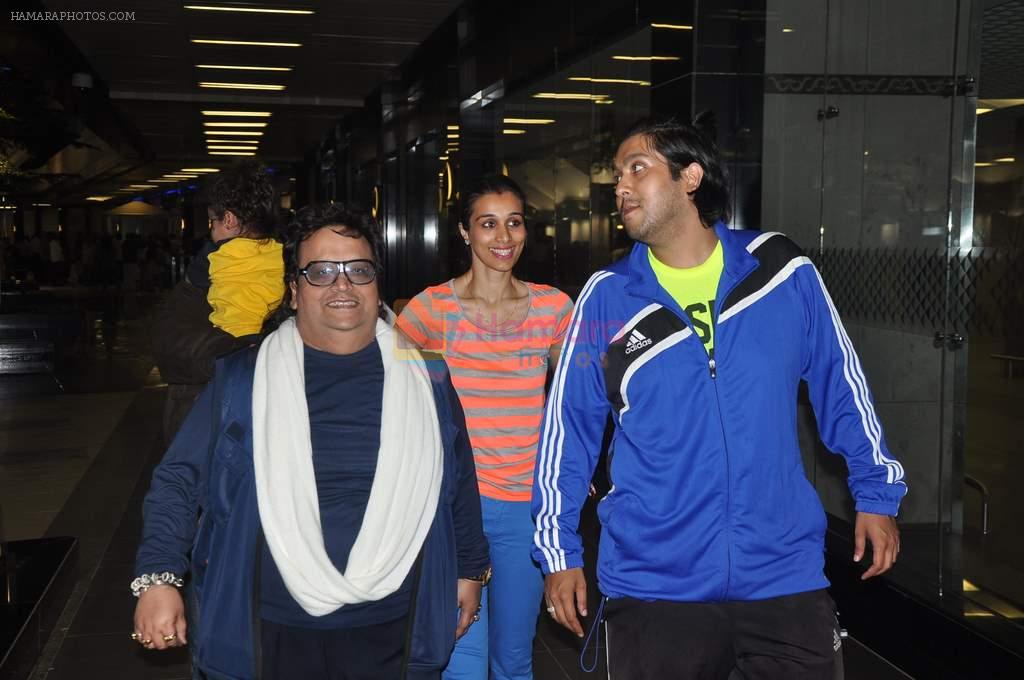 Bappi Lahri back from vacation with son Bappa and daughter-in-law Taneesha on 16th June 2012