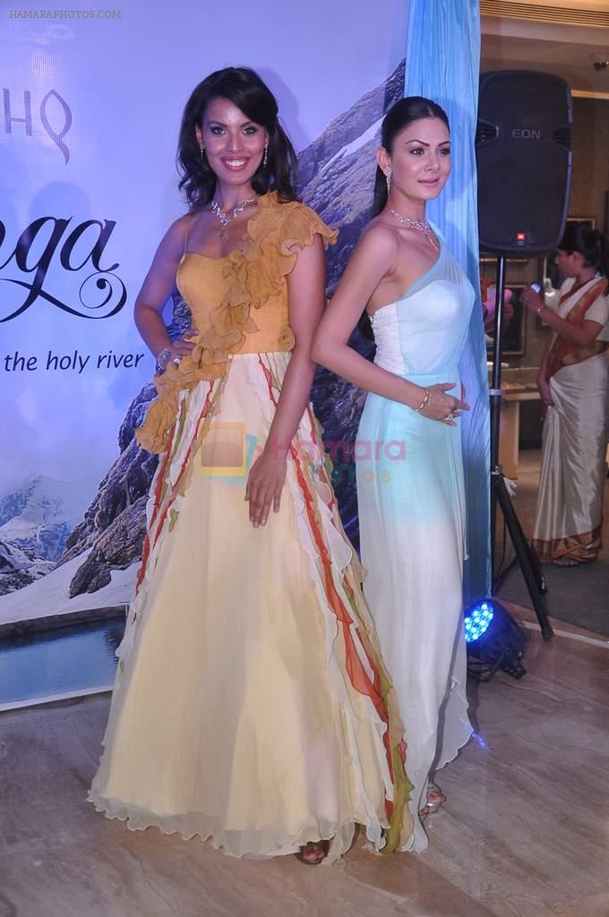 Aanchal Kumar, Deepti Gujral at Tanishq launches Ganga collection in Andheri, Mumbai on 19th June 2012