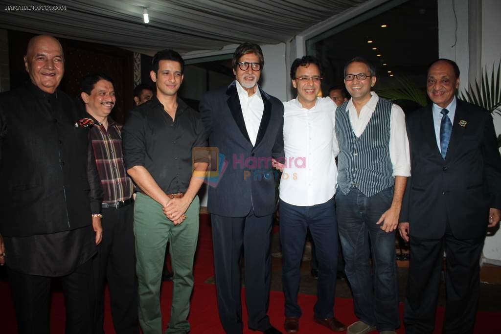 Amitabh Bachchan, Vidhu Vinod Chopra, Sharman Joshi, Prem Chopra at Prem Chopra's bash for the success of Sharman Joshi's film Ferrari Ki Sawaari on 20th June  2012