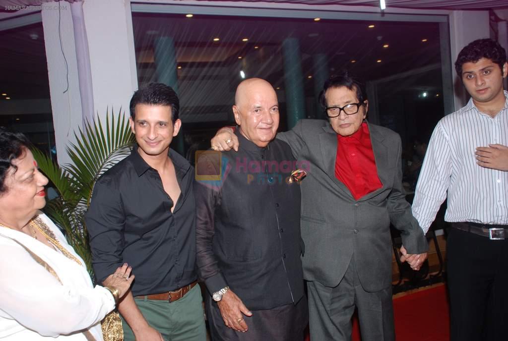 Prem Chopra, Manoj Kumar, Sharman Joshi at Prem Chopra's bash for the success of Sharman Joshi's film Ferrari Ki Sawaari on 20th June  2012
