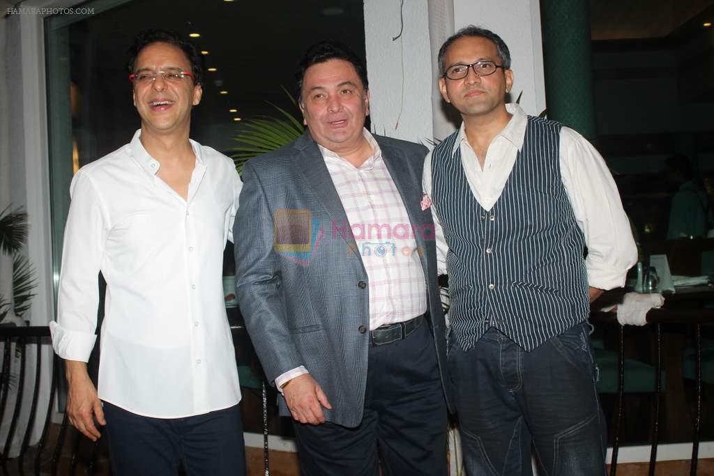 Vidhu Vinod Chopra, Rishi Kapoor, Rajesh Mapuskar at Prem Chopra's bash for the success of Sharman Joshi's film Ferrari Ki Sawaari on 20th June  2012