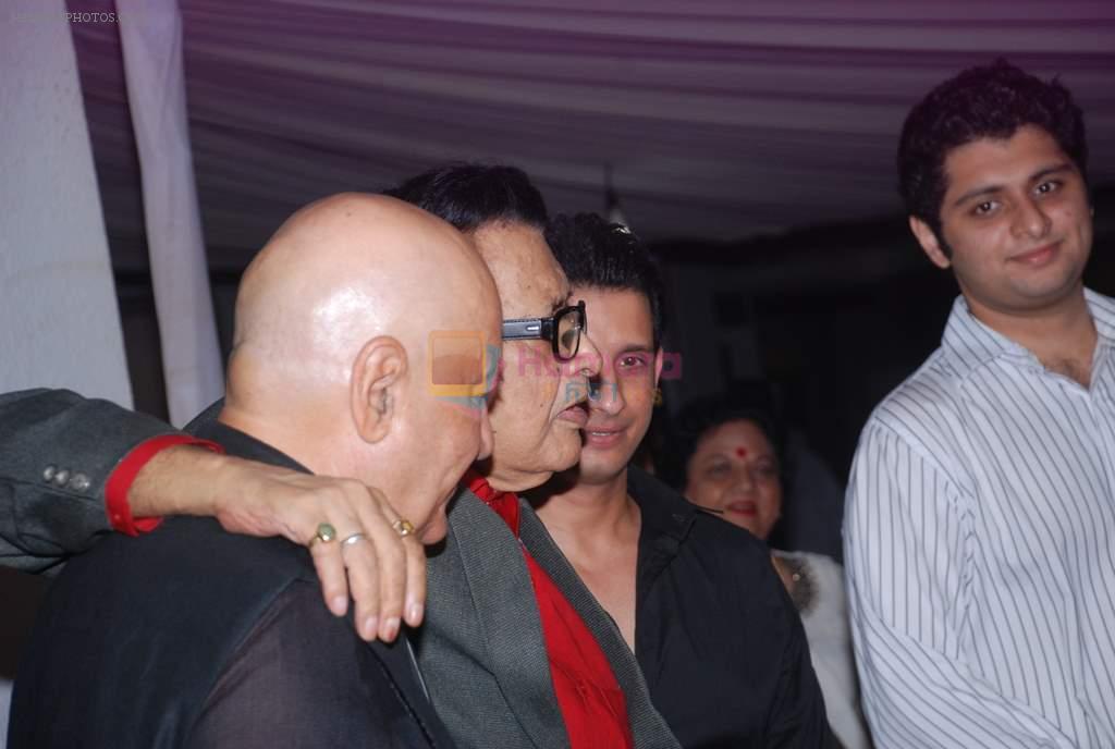 Prem Chopra, Manoj Kumar, Sharman Joshi at Prem Chopra's bash for the success of Sharman Joshi's film Ferrari Ki Sawaari on 20th June  2012