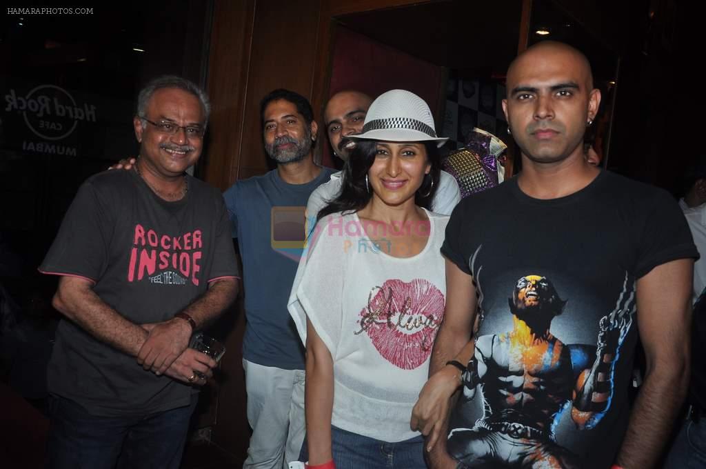 Rajiv Laxman, Teejay Sidhu, Raghu Ram at 94.3 Radio One presents _Forever Michael_ on his 3rd Death Anniversary in Hard Rock Cafe, Mumbai on 21st June 2012