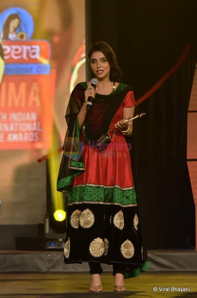 Asin Thottumkal at SIIMA Awards Red carpet at Dubai World Trade Centre on 22nd June 2012