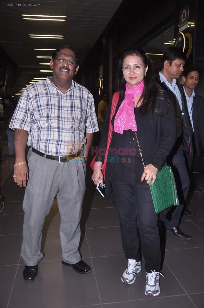 Poonam Dhillon snapped at the airport in Mumbai on 26th June 2012-1