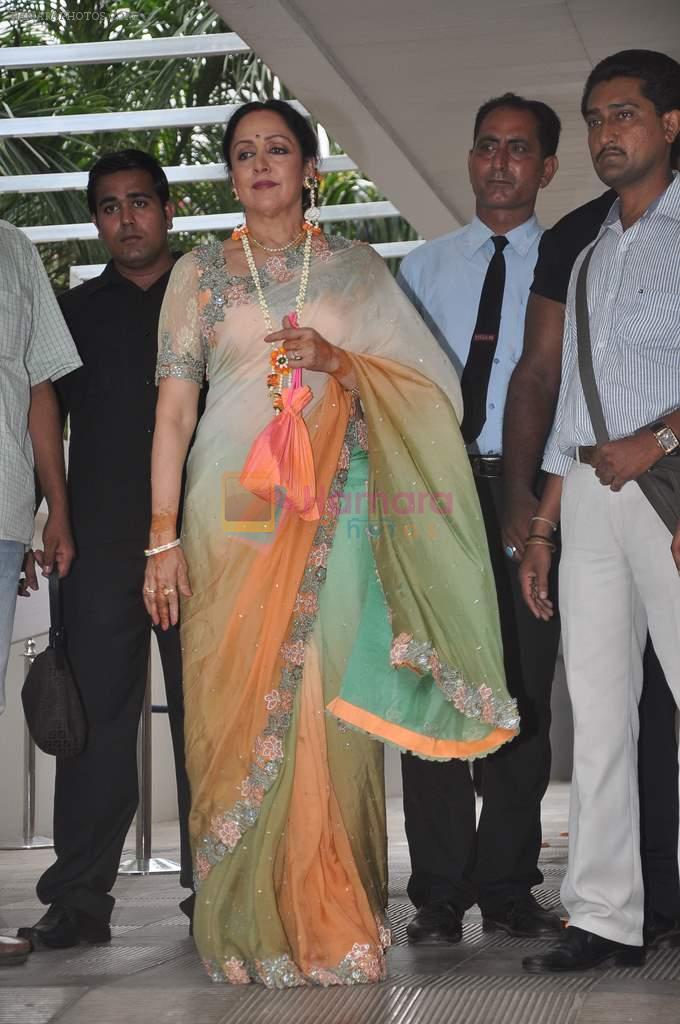 Hema Malini at Esha Deol's mehendi ceremony in Royalty, Mumbai on 27th June 2012