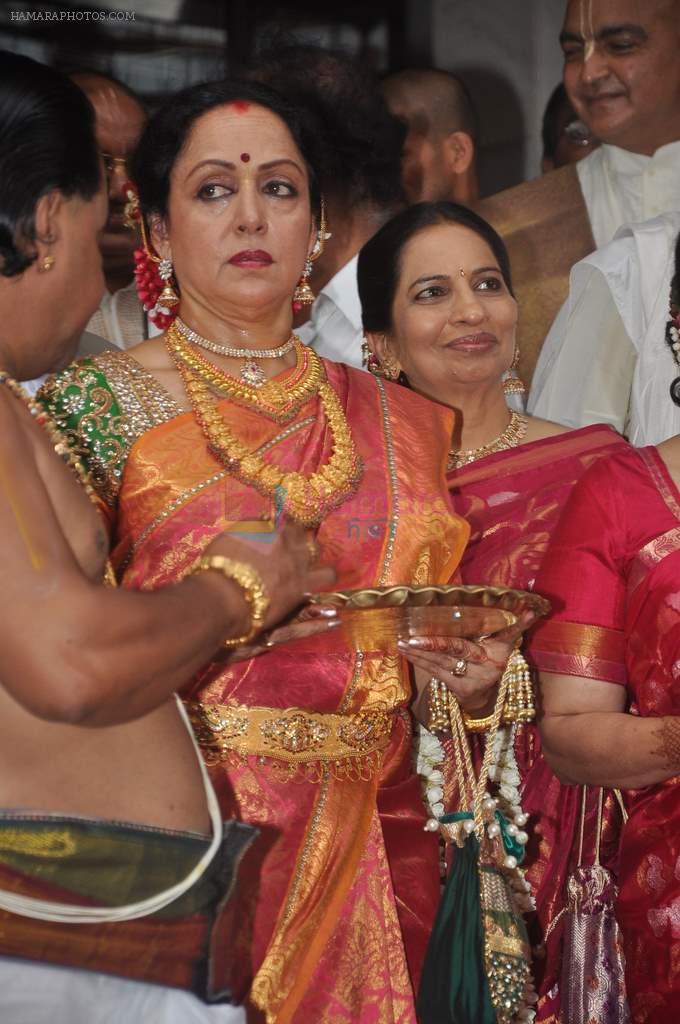 Hema Malini at Esha Deol's wedding in Iskcon Temple on 29th June 2012