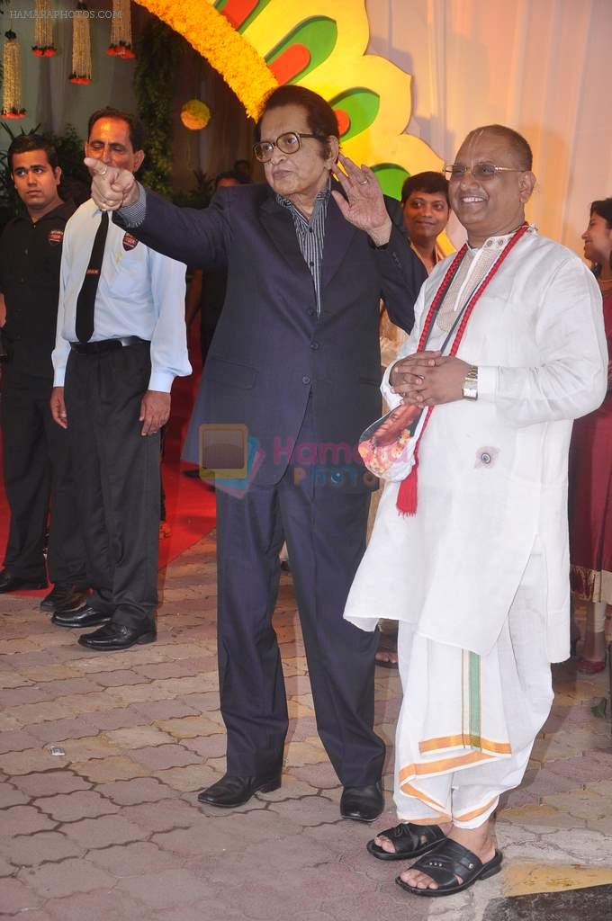 Manoj Kumar at Esha Deol's wedding in Iskcon Temple on 29th June 2012