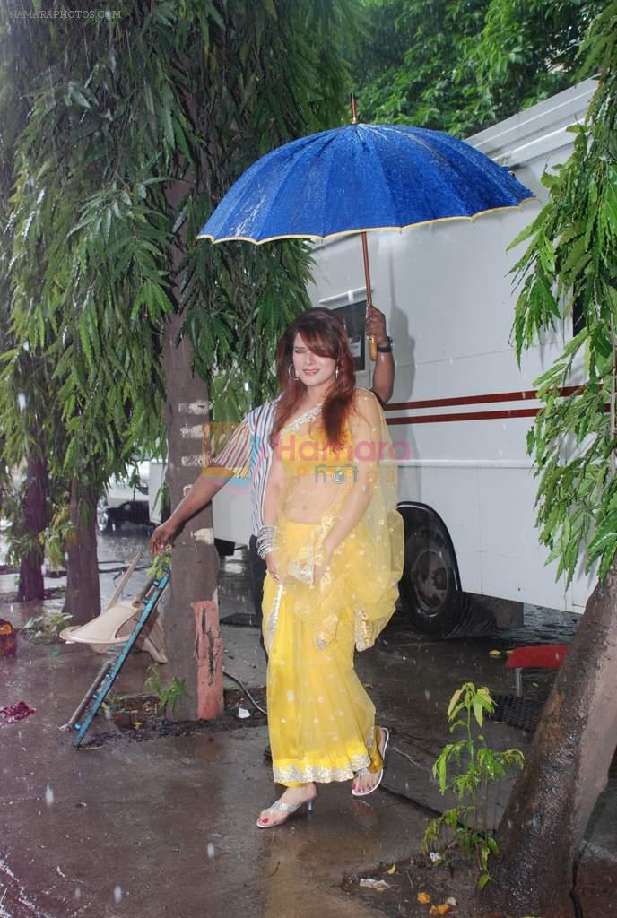 Udita Goswami on location of film Mere Dost Picture Abhi Baki Hain in Kandivali, Mumbai on 30th June 2012