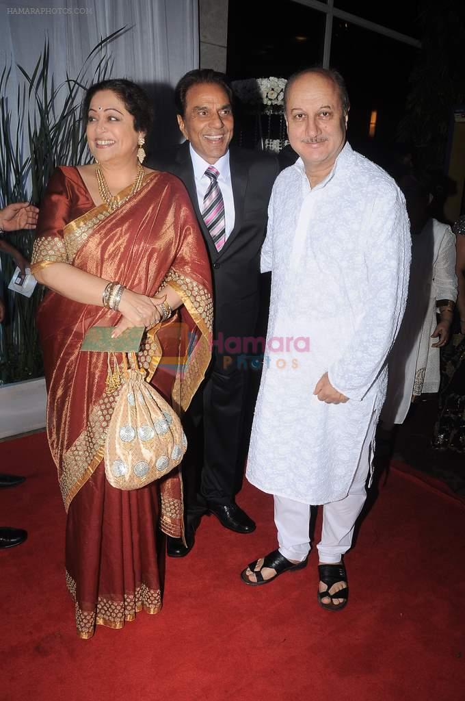 Dharmendra, Anupam Kher, Kiron Kher at Esha Deol's wedding reception in five-star hotel,Mumbai on 30th June 2012