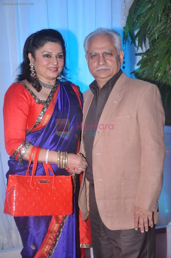 Kiran Sippy, Ramesh Sippy at Esha Deol's wedding reception in five-star hotel,Mumbai on 30th June 2012