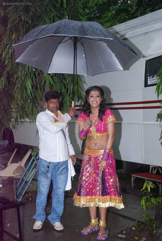 Mummait Khan on location of film Mere Dost Picture Abhi Baki Hain in Kandivali, Mumbai on 30th June 2012