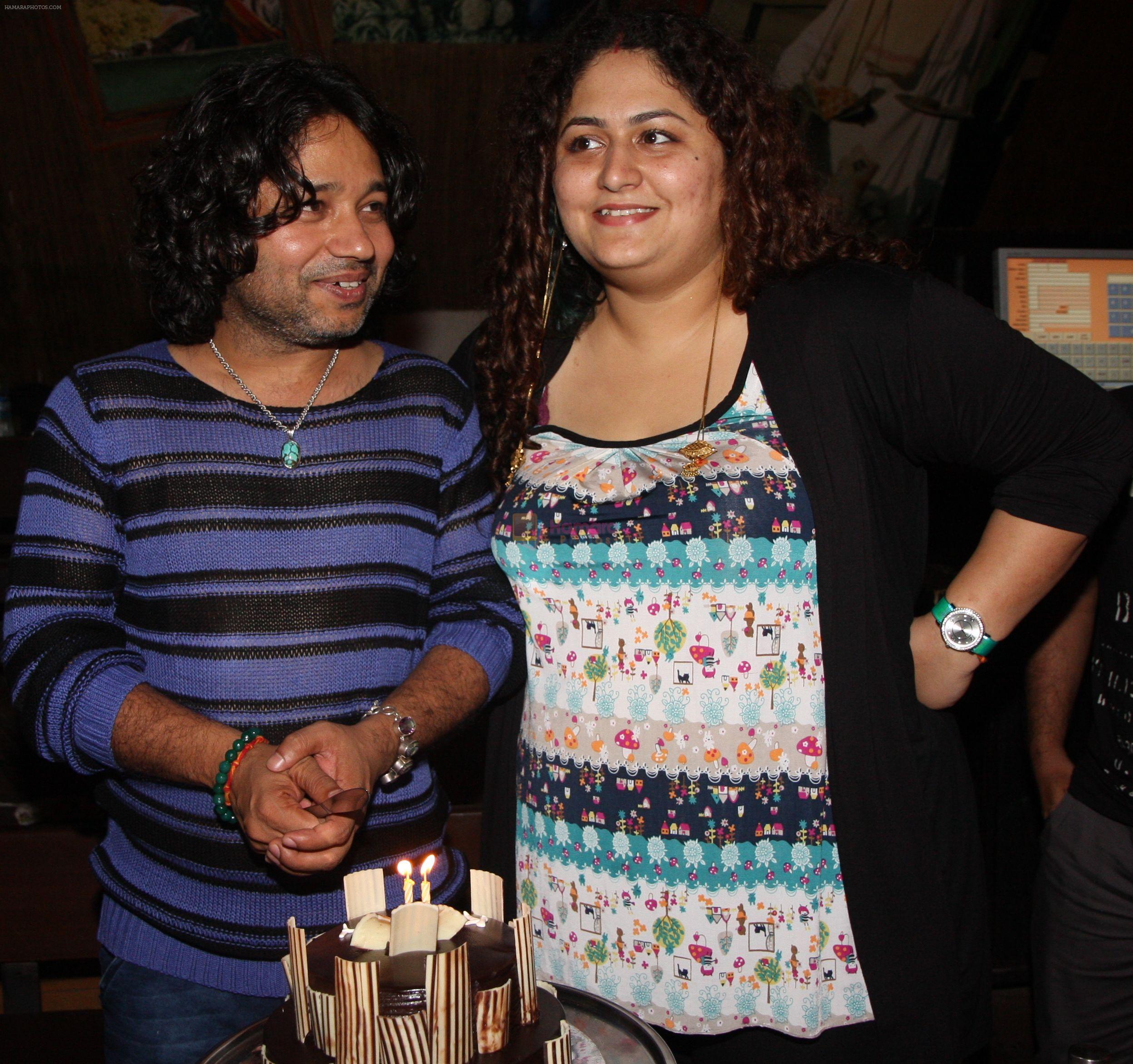 kailash kher with wife sheetal at Kailash Kher's Birthday Party in Masala Mantar, Mumbai on 9th July 2012