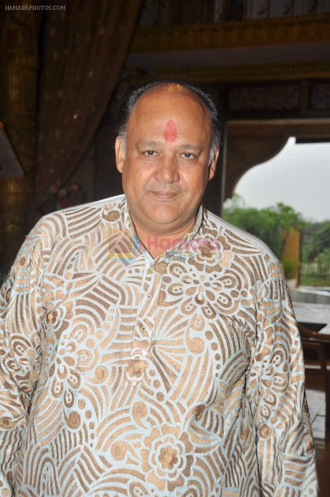 Alok Nath at Yahan Main Ghar Ghar Kheli 700 episodes celebrations in Filmcity, Mumbai on 10th July 2012