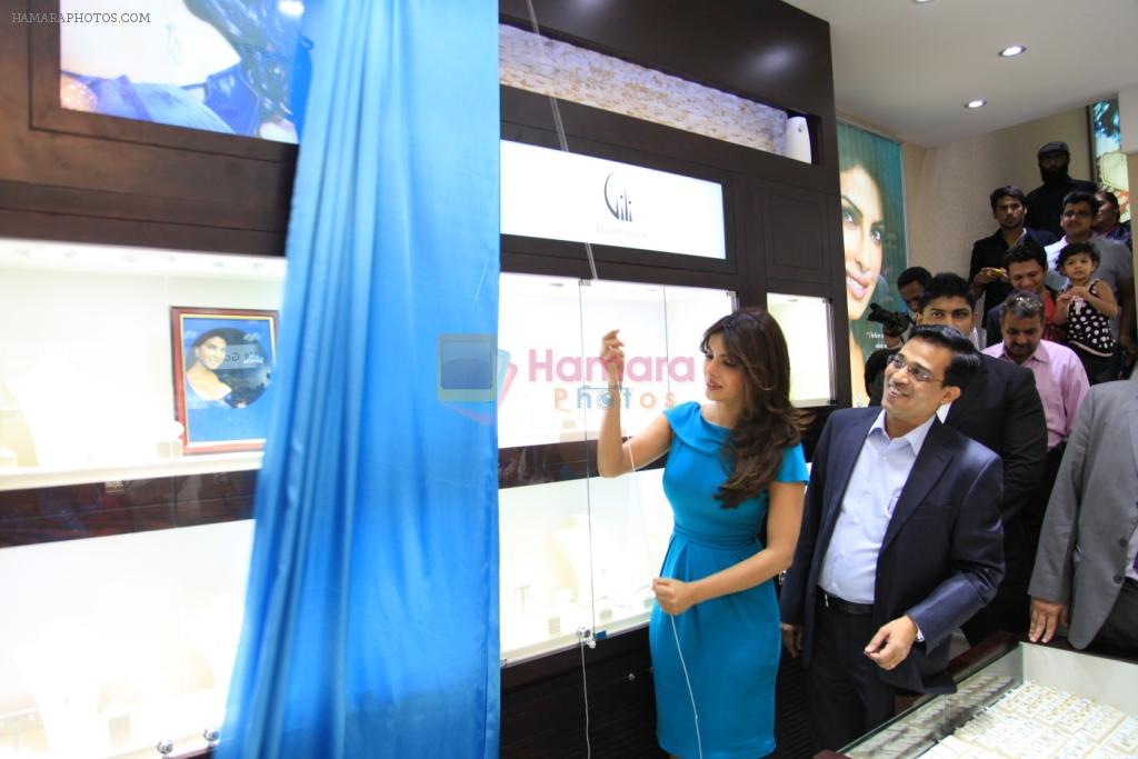 Priyanka Chopra inaugurates Gitanjali Jewels at Meena Bazaar, Dubai on 3rd July 2012