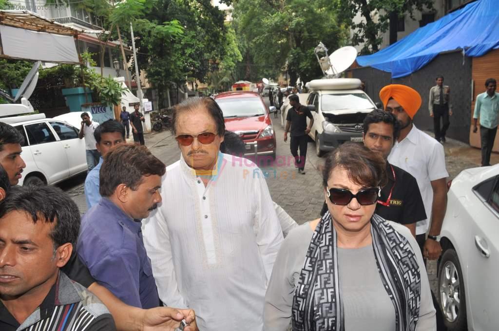 Sanjay Khan at Dara Singh funeral in Mumbai on 12th July 2012