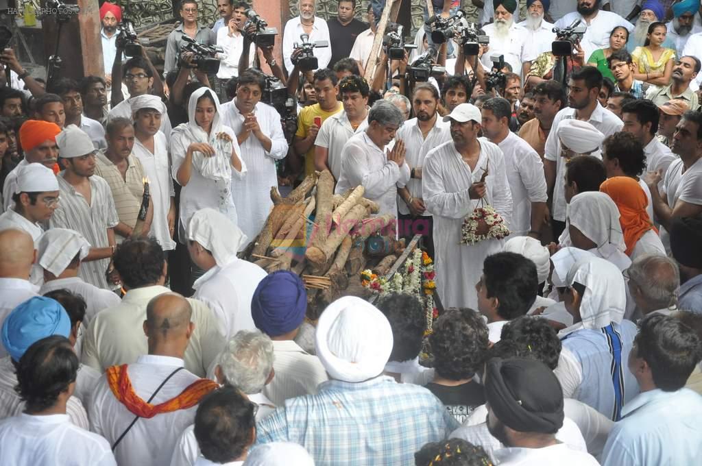 Vindu Dara Singh at Dara Singh funeral in Mumbai on 12th July 2012