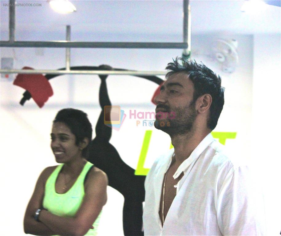 Kruttika Ranjane, Ajay Devgan at The Hive Gym to promote Bol Bachchan in Mumbai on 12th July 2012