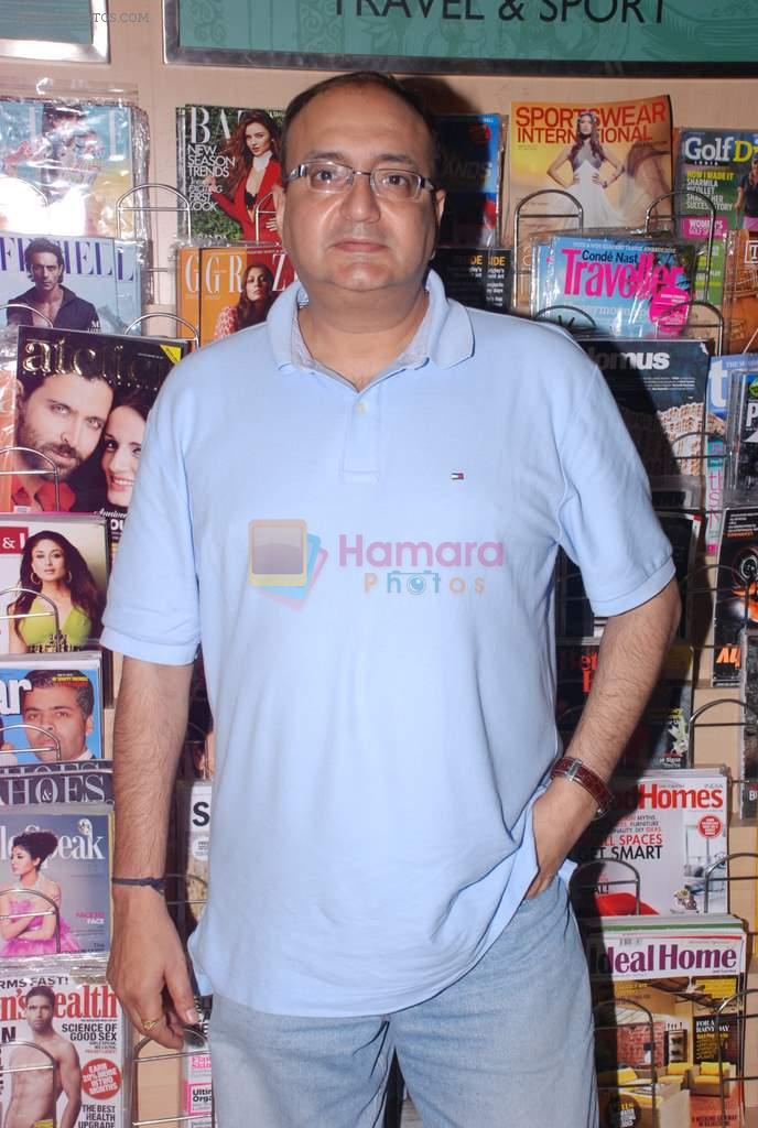 Vivek Vaswani at Labyrinth book launch in Crossword, Mumbai on 12th July 2012