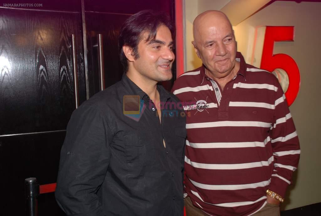 prem Chopra, Arbaaz Khan at Chalo Driver film premiere in PVR, Mumbai on 16th July 2012