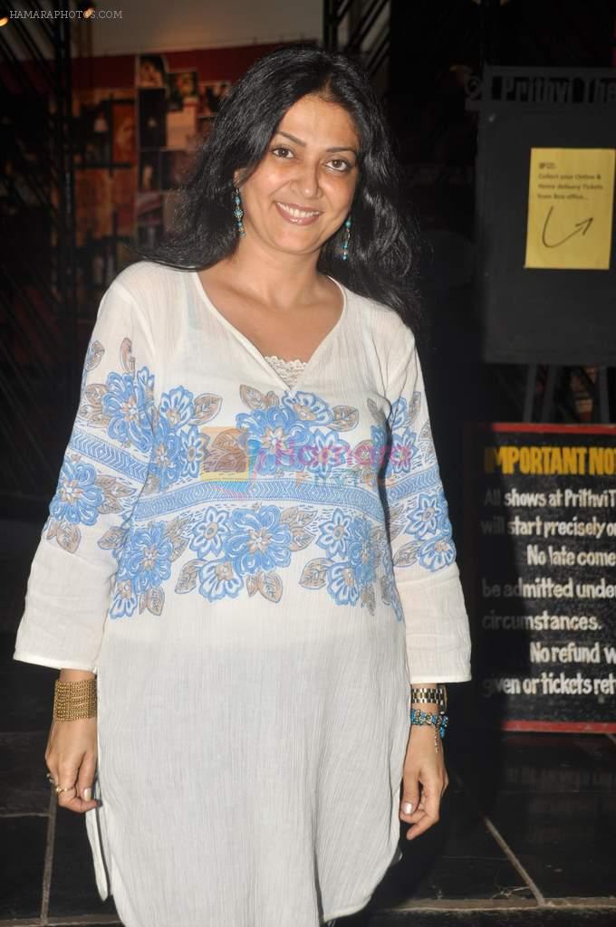 Lubna Salim at Kharashein play photo call in Prithvi on 18th July 2012
