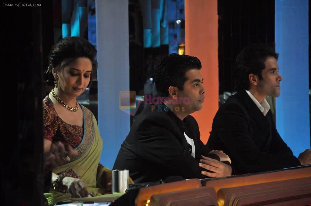Madhuri Dixit on the sets of Jhalak Dikhhla Jaa in Filmistan on 18th July 2012