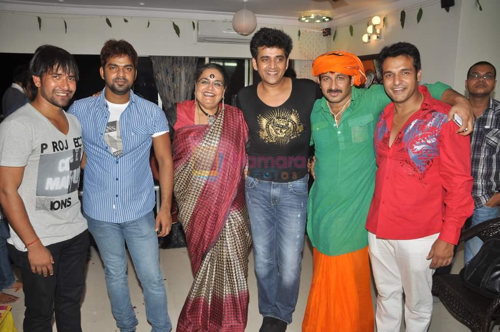 Ravi Kishan, Usha Uthup, Manoj Tiwari at Manoj Tiwari's house warming party in Andheri, Mumbai on 23rd July 2012