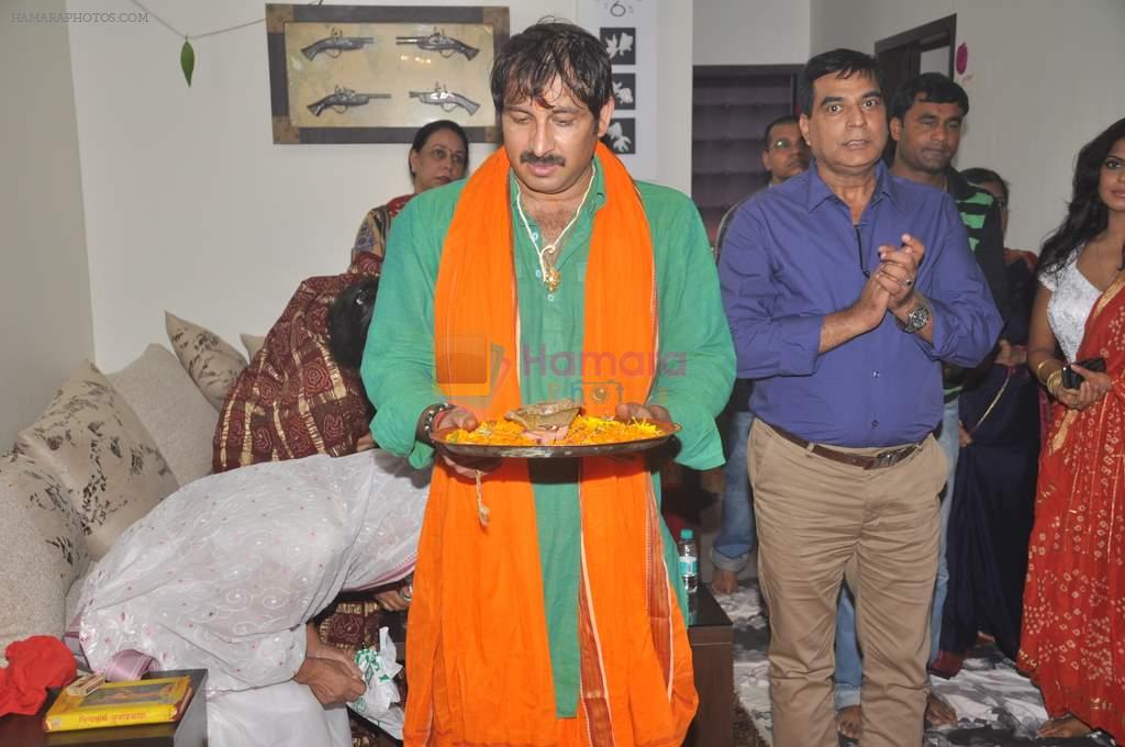 Manoj Tiwari at Manoj Tiwari's house warming party in Andheri, Mumbai on 23rd July 2012