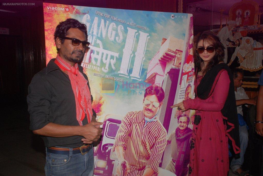 Nawazuddin Siddiqui, Huma Qureshi with Cast of Gangs Of Wasseypur 2 watches DDLJ in Maratha Mandir, Mumbai on 23rd July 2012