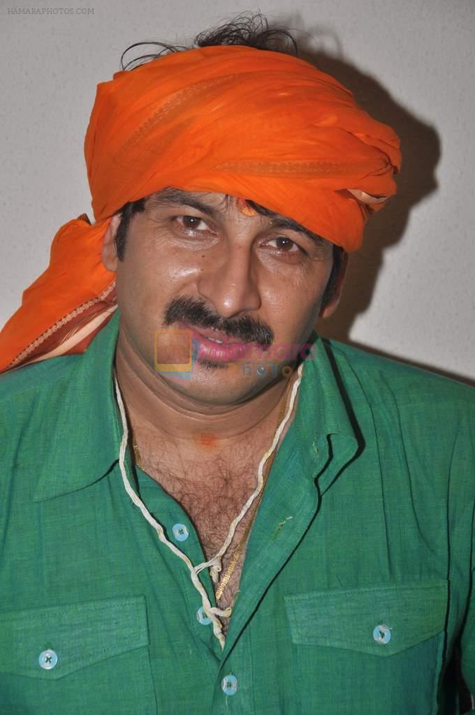 Manoj Tiwari at Manoj Tiwari's house warming party in Andheri, Mumbai on 23rd July 2012