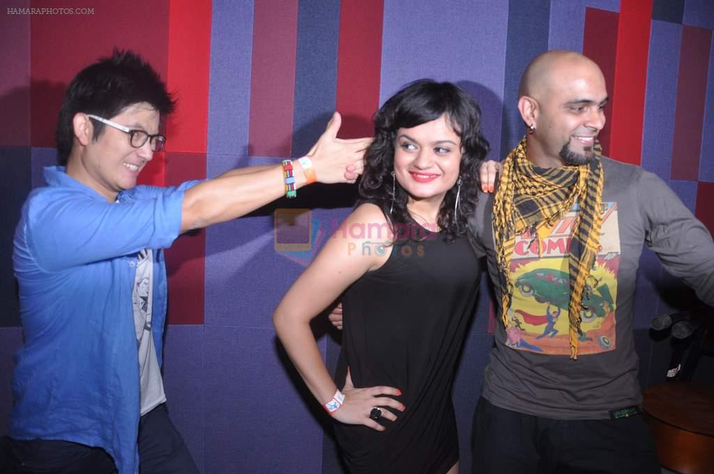 Meiyang Chang, Aditi Singh Sharma, Raghu Ram at Agnee's Bollywood debut gig in Blue Frog on 24th July 2012