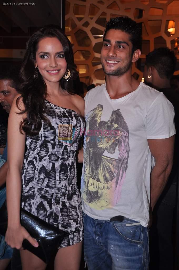 Shazahn Padamsee, Prateik Babbar at Ave 29 Event Gallery Opening in Hughes Road on 27th July 2012